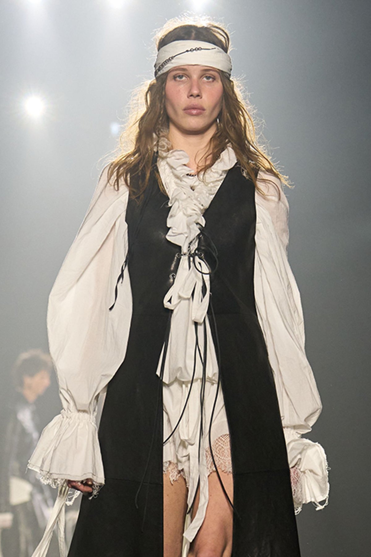 Olof Ruffled Collar