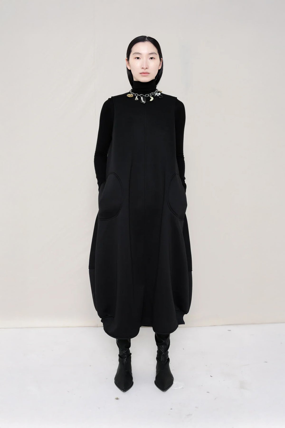 Sleevesless O-Line Dress